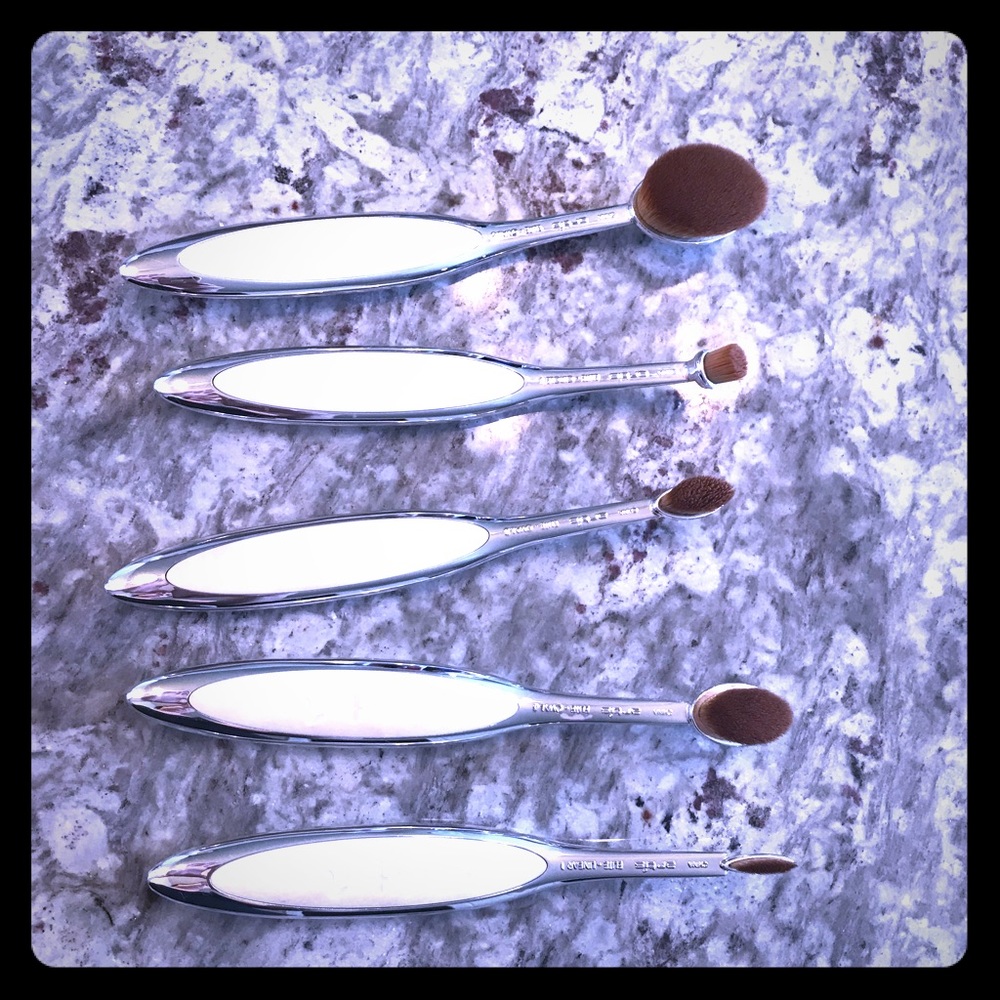 Artis brushes